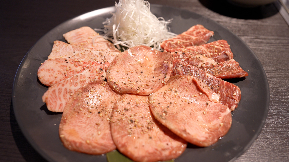 焼肉炎屋 牛塩盛り